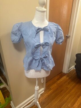 Women’s Light Blue Tie-Front Puff Sleeve Blouse